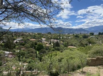 Terreno / Lote · 1m² · Terreno de Venta en Una de Las Mejores Urbanizaciones de Cumbayá. Para 3 Casas