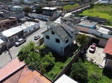 Casa · 260m² · 6 Habitaciones · 1 Estacionamiento · Casa en Venta en Ibarra