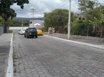 Quinta vacacional de 3 habitaciones, Quito · Vendo Hermosa Quinta, en Via Principal Zoologico Guayllamba, con Frutales, Riego