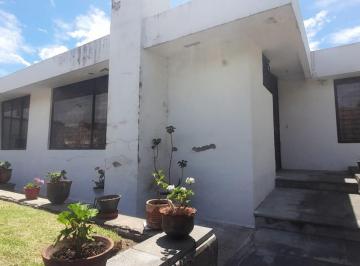 Casa de 3 habitaciones, Quito · Casa de Venta Cumbayá - Urbanización La Comarca