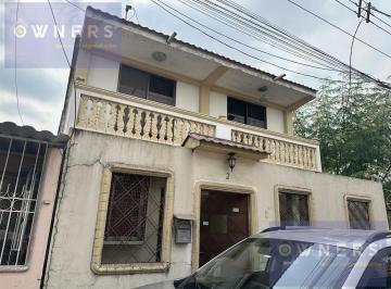 Casa · 130m² · 3 Habitaciones · 2 Estacionamientos · Venta de Casa Esquinera Mucho Lote 1 (Vm)