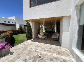Casa · 358m² · 3 Habitaciones · 3 Estacionamientos · Tumbaco Casa de Venta en Conjunto Privado (Viña Alta)