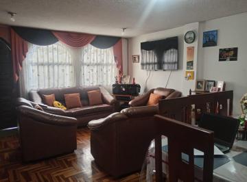 Departamento · 85m² · 3 Habitaciones · 1 Estacionamiento · En Venta Lindo Departamento 85 m² Ubicado en La Kennedy