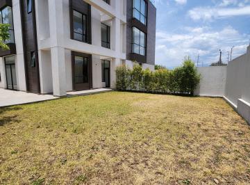 Departamento de 3 habitaciones, Quito · Hermoso Departamento de Venta con Amplio Jardin en Cumbaya