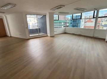 Oficina comercial , Quito · Arriendo Oficina en Republica del Salvador con Balcon