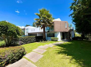 Casa de 5 habitaciones, Quito · Casa de Lujo en Venta Arrayanes