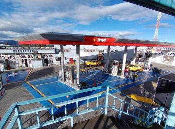 Bodega-Galpón · 917m² · 3 Habitaciones · 10 Estacionamientos · Gasolinera en Venta en Ambato