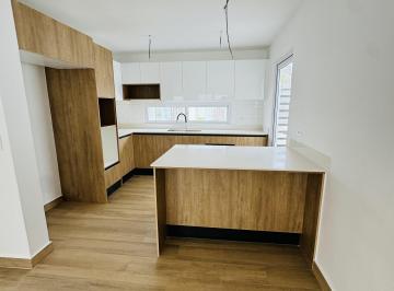 Casa de 4 habitaciones, Manta · Venta de Casa de 4 Habitaciones por Estrenar en Urbanización Exclusiva de Manta