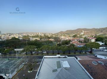 Casa · 380m² · 5 Habitaciones · 2 Estacionamientos · Venta de Departamento de 2 Pisos Tipo Casa en Urb. Los Olivos - Los Ceibos V. B.