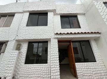 Casa de 4 habitaciones, Quito · Conocoto Vendo Casa en Conjunto Pueblo Blanco