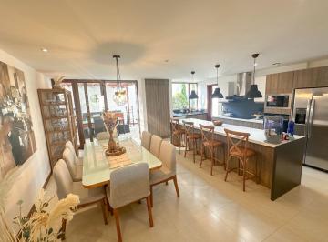 Casa de 3 habitaciones, Quito · Casa de Venta en Tumbaco Sector La Tola, Diseño Londoño, Seguridad 24/7.