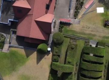 Hacienda-Quinta · 400m² · 5 Habitaciones · 15 Estacionamientos · Vendo Hermosa Quinta con Hermosos Jardines y un Lote Al Frente Cruzando La Calle