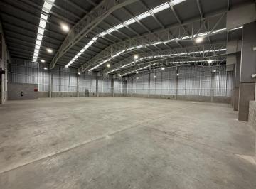 Bodega-Galpón · 820m² · 2 Estacionamientos · Arriendo Galpón Industrial Sur de Quito, Sector Guajalo