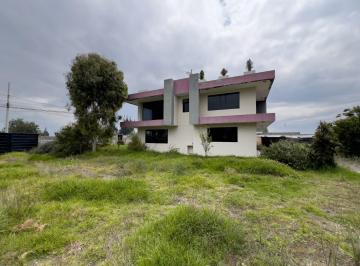 Casa · 294m² · 4 Habitaciones · Casa en Venta Cotopaxi, Pujilí, Calle Juan Salinas y Calle S/n