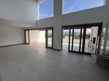 Departamento de 2 habitaciones, Quito · Duplex de Lujo con Doble Altura y Pérgola en Venta*