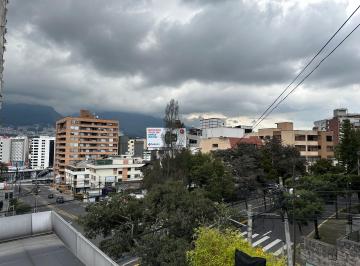Departamento de 4 habitaciones, Quito · Vendo en La Coruña Amplio Dpto. 450 m² Construccion Ideal Oficinas o Vivienda