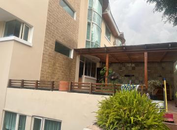 Casa de 4 habitaciones, Quito · Vendo Bonita Casa Cuatro Dorm. - Sector Miravalle