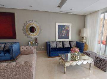 Casa · 370m² · 5 Habitaciones · 2 Estacionamientos · Venta Villa 5 Dorm. en La Laguna Vista Al Lago