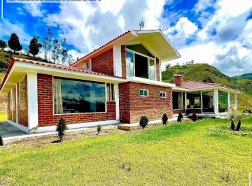Hacienda-Quinta · 400m² · 5 Habitaciones · 4 Estacionamientos · Finca de 1 Hectárea en Venta en Ibarra