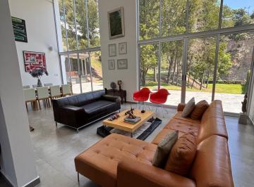 Casa de 3 habitaciones, Quito · Venta de Casa de Oportunidad en Cumbayá - Conjunto Exclusivo. $920.000