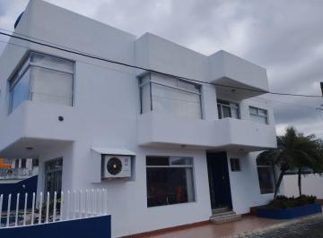 BONITA CASA DE 3 DEPARTAMENTOS UNO EN LA PLANTA BAJA DE 3 DORMITORIOS Y 2 EN LA SEGUNDA PLANTA DE DOS DORMITORIOS PISCINA PLAYA PRIVADA GUARDIANIA · Vendo Bonita Casa de 3 Departamentos Piscina Sector Castelnuevo/ Tonsupa