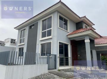 Casa · 236m² · 3 Habitaciones · 2 Estacionamientos · Venta Casa por Estrenar en Urb El Condado Vicolinci (Lm)