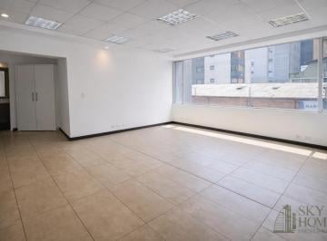 Oficina comercial de 1 habitación, Quito · Venta Oficina Shyris y Naciones Unidas