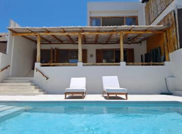 Casa de 5 habitaciones, Punta Blanca · Casa con Piscina Frente a La Playa de Punta Blanca