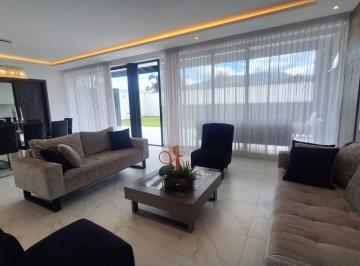 Casa · 500m² · 5 Habitaciones · 4 Estacionamientos · Casa de Venta en Cumbayá Yanazarapata San Juan