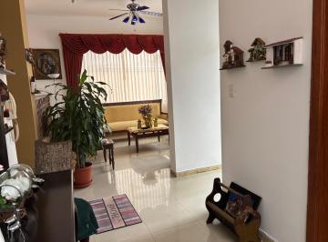 Departamento de 3 habitaciones, Quito · Venta Casa Rentera en El Sector Real Audiencia