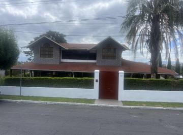 Casa · 500m² · 4 Habitaciones · 4 Estacionamientos · Cumbayá Casa de Venta Sector Cerveceria