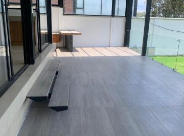 Casa , Quito · Moderna Casa de Renta con Amplio Jardín!