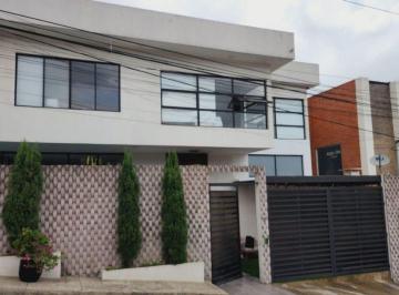 Casa de 5 habitaciones, Guayaquil · Se Vende Casa en Ceibos Norte.