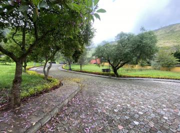 Terreno / Lote · 1m² · Terreno de Venta Dentro de La Urbanización Pachosalas, Cumbayá. Exclusividad, Vista, Tranquilidad