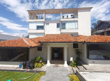Casa · 295m² · 4 Habitaciones · 3 Estacionamientos · Casa en Alquiler en Lomas de Monteserrín – Elegancia y Confort Moderno
