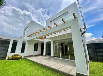 Casa de 3 habitaciones, Quito · Casa en Venta o Renta Cumbaya - Tumbaco