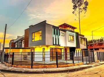 PROYECTO CASAS CUENCA · Amplia Villa de 3 Pisos con 3.5 Bc en Prestigiosa Urbanización en El Cica II