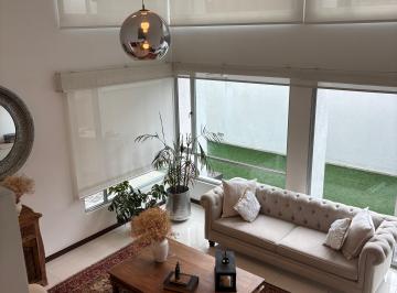 Departamento de 2 habitaciones, Quito · Lujoso Loft de Dos Habitaciones con Patio Pequeno.