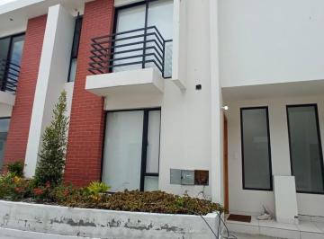 Casa de 3 habitaciones, Quito · Casa de Venta en Puembo