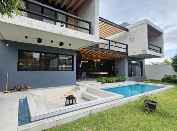 Casa de 3 habitaciones, Guayaquil · Hermosa Casa en Venta con Vista Al Lago en Isla Mocolí