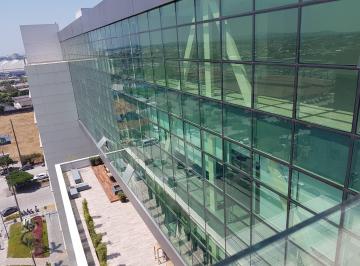 Oficina comercial , Guayaquil · Vendo Oficina Sky Building 96 m² con Terraza Adicional de 20 m² y 2 Parqueos