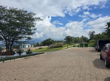 VENTA TERRENO ESQUINERO EN NAYÓN URBANIZACIÓN DE LUJO MIRACOLI CALLE Y MANUELA SÁENZ 540.62 M2 $230.000 DÓLARES · Venta Terreno en Nayón Urbanización de Lujo Miracoli + Construcción Aprobada. a Tan Sólo $195.000
