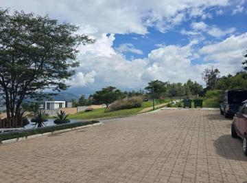 Terreno / Lote · 540m² · 2 Estacionamientos · Venta Terreno en Nayón Urbanización de Lujo Miracoli + Construcción Aprobada. a Tan Sólo $195.000