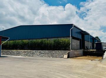 Bodega-Galpón · 700m² · 1 Habitación · 8 Estacionamientos · Bodegas de Renta en La Ciudad de Ambato