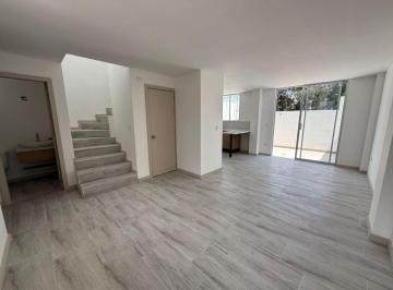 Casa de 3 habitaciones, Quito · 4.88% Anual, Conocoto Valle de Los Chillos, Vendo Casa en 2 Plantas, 2 Parqueaderos.