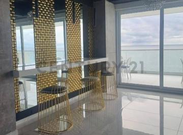 Departamento · 300m² · 4 Habitaciones · 2 Estacionamientos · Departamento de Lujo en Primera Línea de Mar en Manta