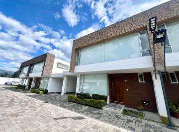 Casa · 177m² · 3 Habitaciones · 2 Estacionamientos · Mv - Tumbaco - Sector Ventura Mall, en Venta Casa de 3d, 177
