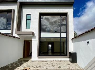 Casa · 148m² · 3 Habitaciones · 2 Estacionamientos · Casa en Venta, con Area Verde. Ordoñez Lasso - Rio Amarillo
