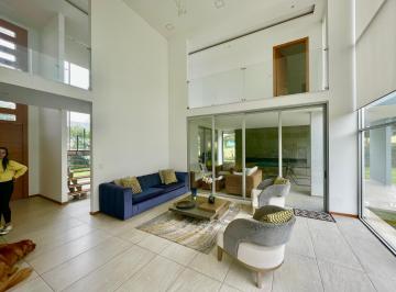 Casa de 4 habitaciones, Quito · Fantástica Casa de Venta Sector Hilacril Moderna, Amplia E Iluminada