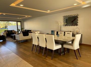 Casa · 450m² · 4 Habitaciones · 4 Estacionamientos · Casa de Lujo con Area Verde, Challuabamba